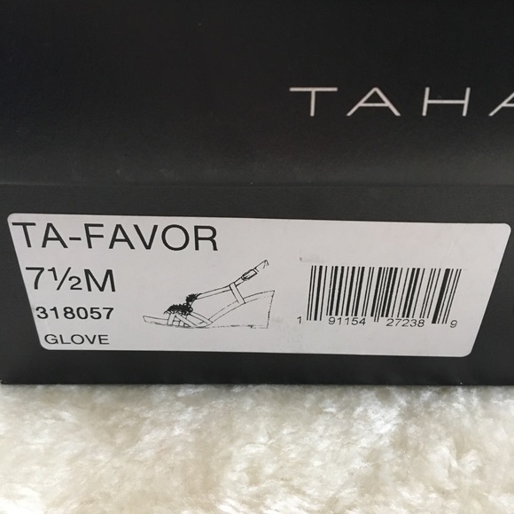 Tahari Favor leather flower sandal SIZE 7-1/2m - Picture 6 of 7
